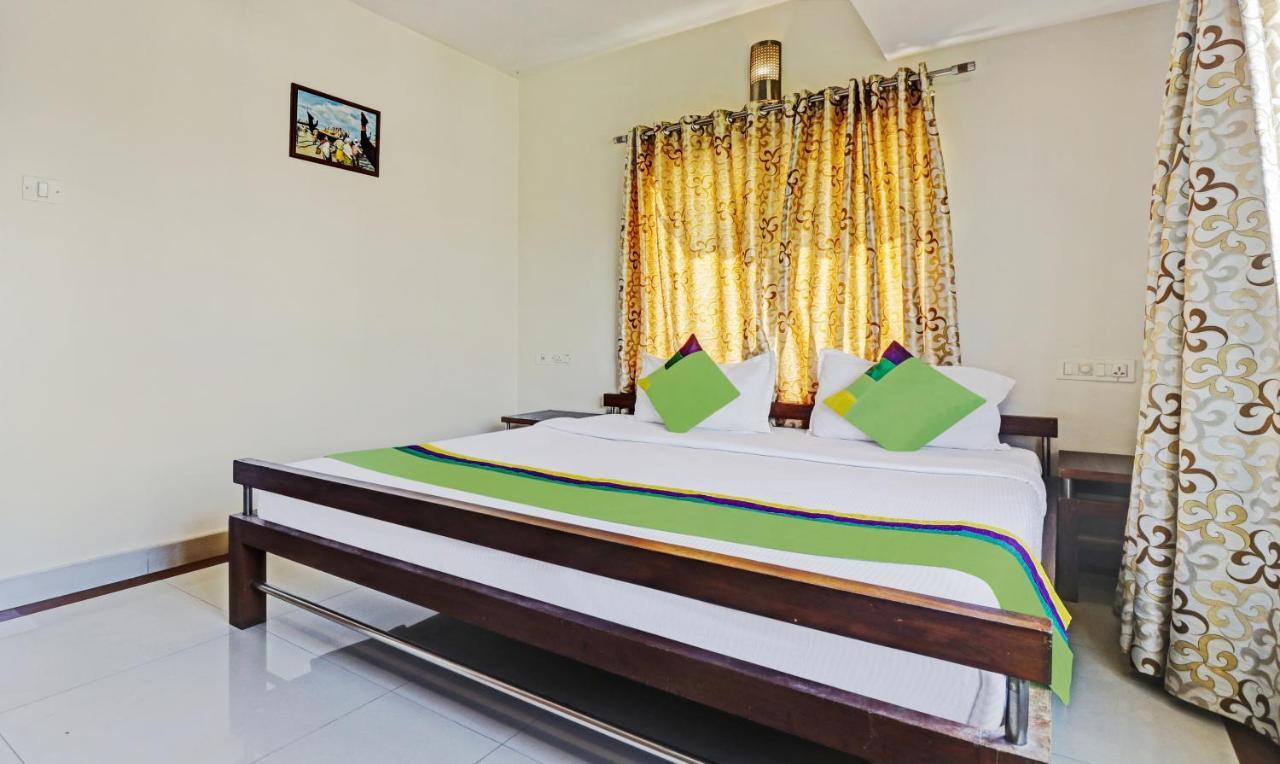 Treebo Trend Time Square Marine Drive Hotel Kochi Exterior photo