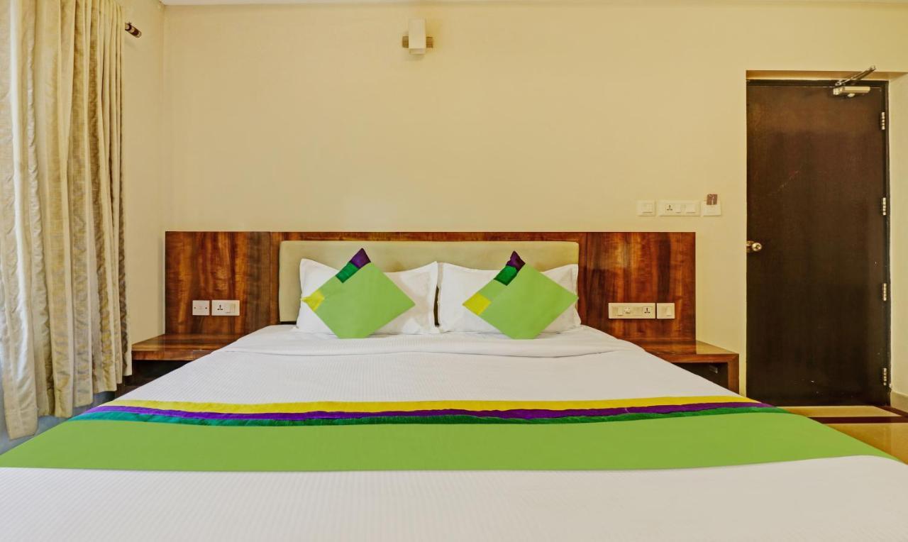 Treebo Trend Time Square Marine Drive Hotel Kochi Exterior photo