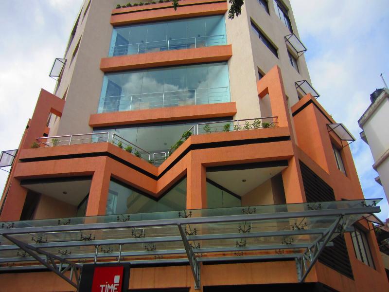 Treebo Trend Time Square Marine Drive Hotel Kochi Exterior photo