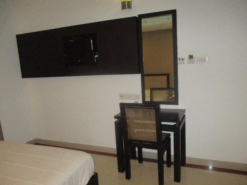 Treebo Trend Time Square Marine Drive Hotel Kochi Exterior photo