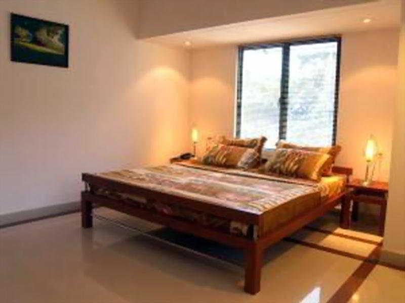 Treebo Trend Time Square Marine Drive Hotel Kochi Room photo