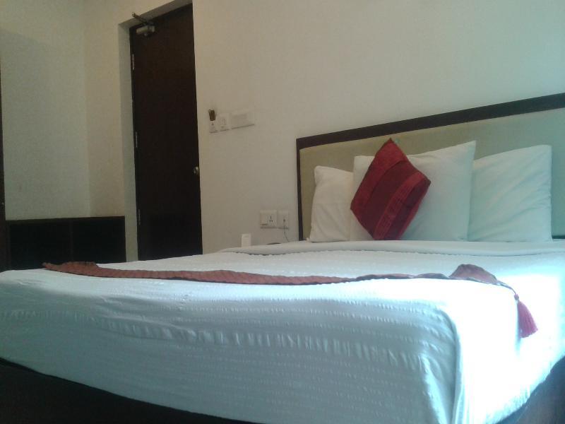 Treebo Trend Time Square Marine Drive Hotel Kochi Exterior photo