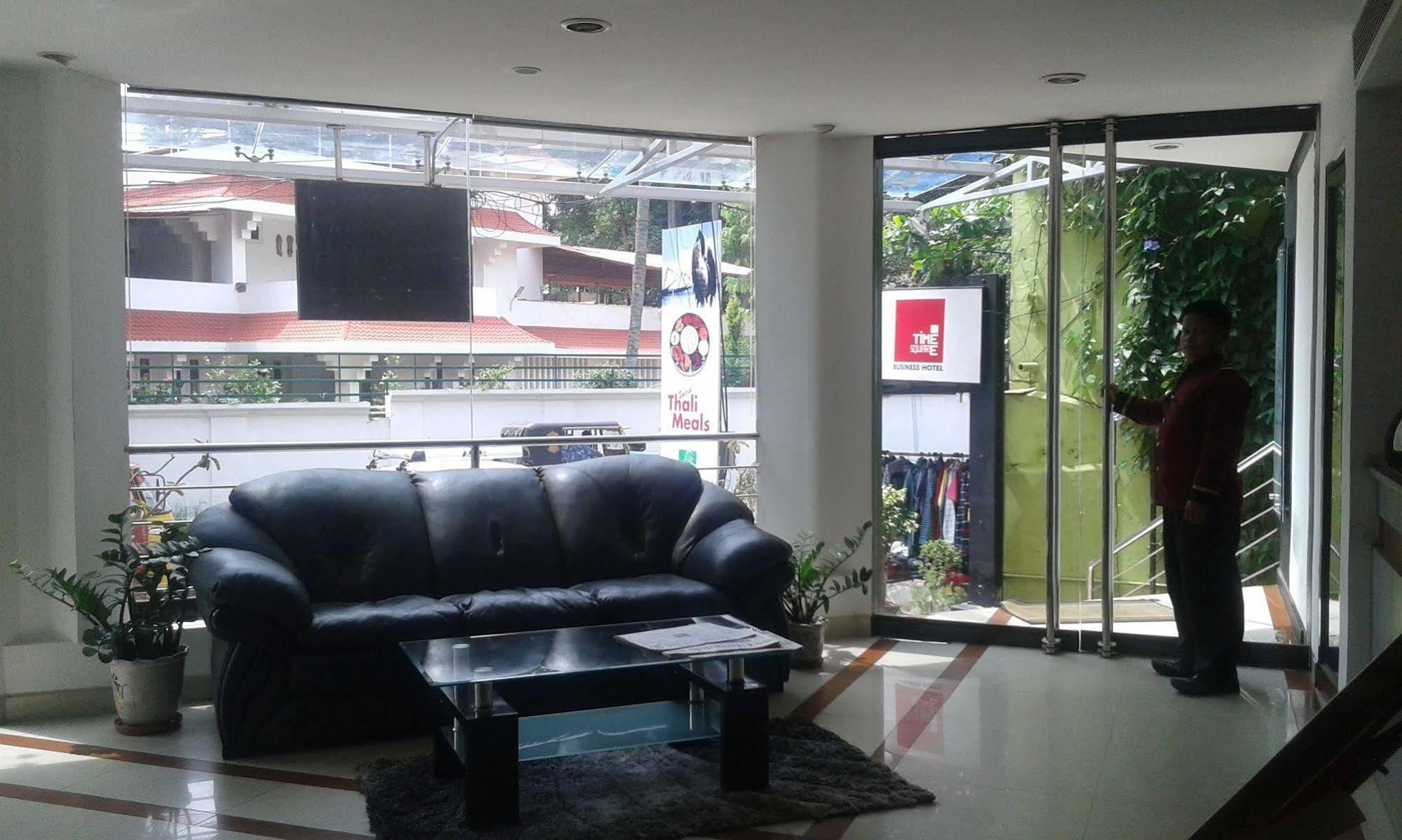 Treebo Trend Time Square Marine Drive Hotel Kochi Exterior photo